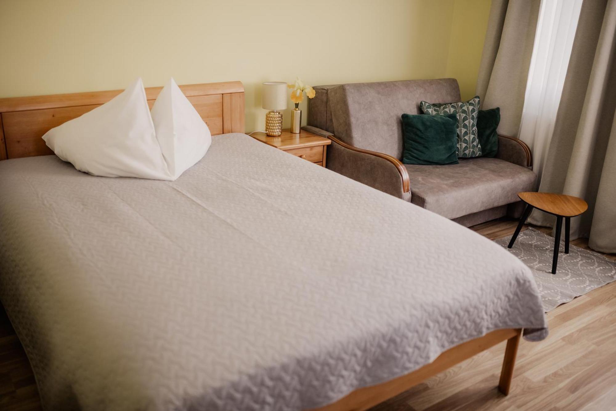 Saules Iela 2A Aparthotel Saldus Екстериор снимка